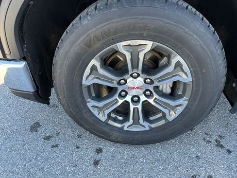 Used 2024 GMC Sierra 1500 SLT image 19