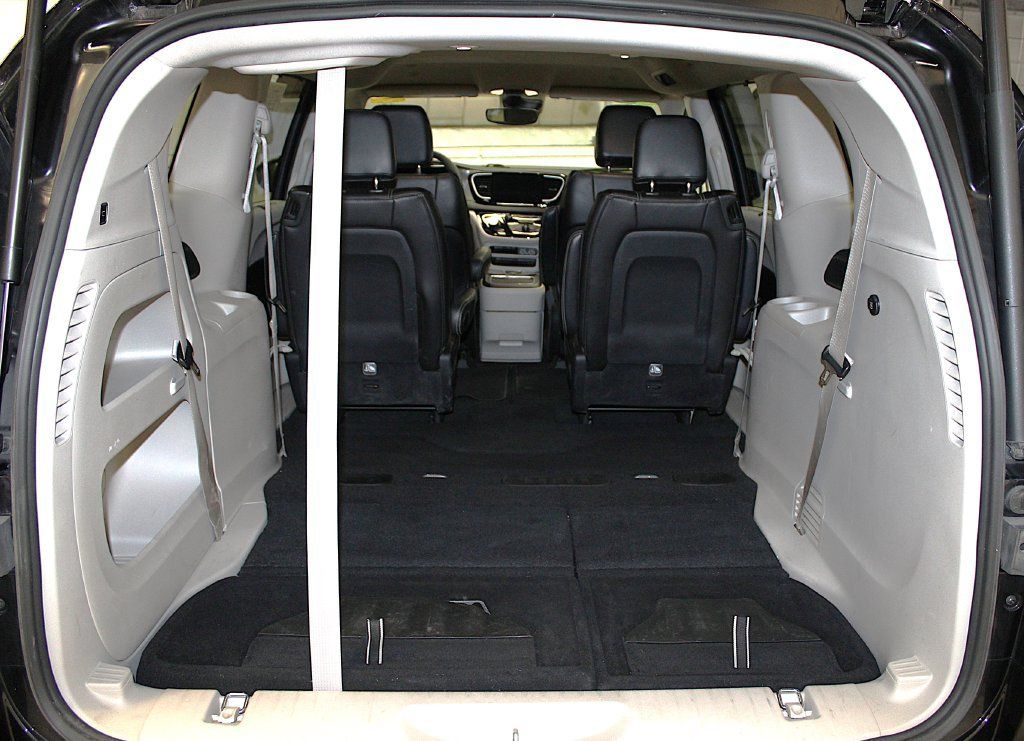 Certified 2024 Chrysler Pacifica Touring-L FWD image 38