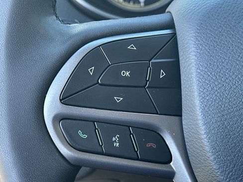 Used 2021 Jeep Cherokee Limited image 21