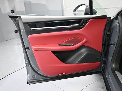 New 2026 Porsche Macan 4 Electric image 15