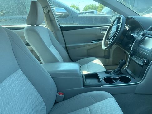 Used 2015 Toyota Camry LE FWD image 5