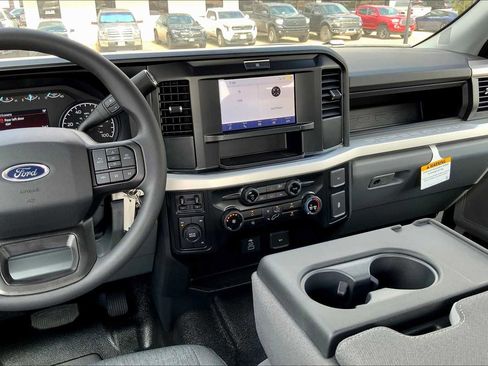 New 2026 Ford F250 XL w/ XL Chrome Package image 6