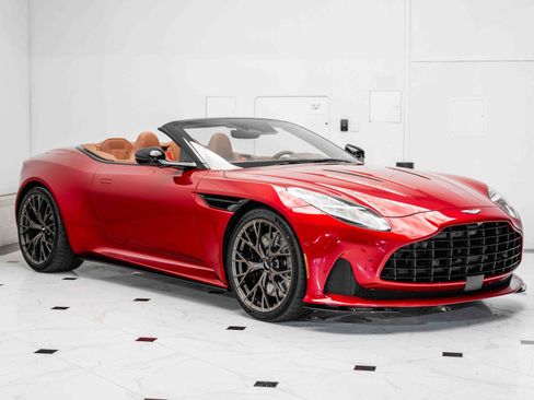 Used 2025 Aston Martin DB12 Volante image 1