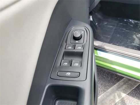 New 2025 Volkswagen Taos SE image 20