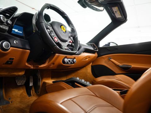 Used 2018 Ferrari 488 Spider image 23