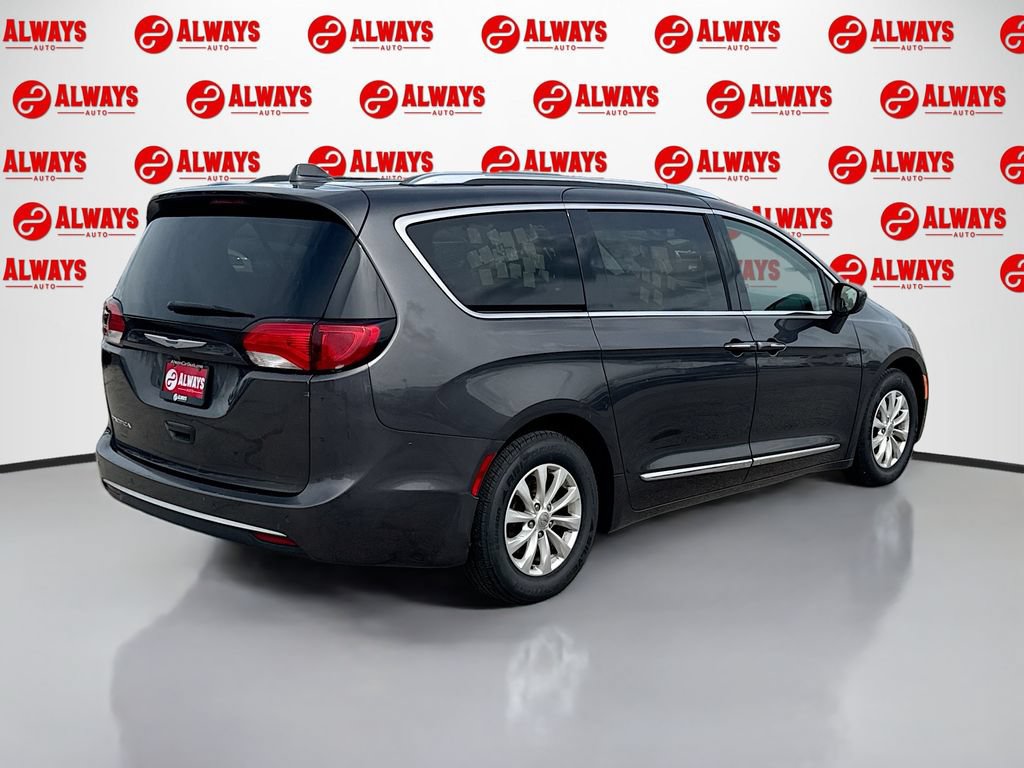 Used 2019 Chrysler Pacifica Touring-L FWD image 5