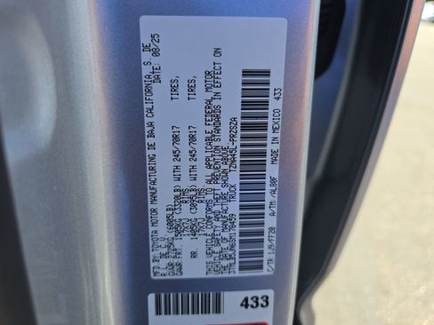 Used 2025 Toyota Tacoma SR5 AWD/4WD image 35