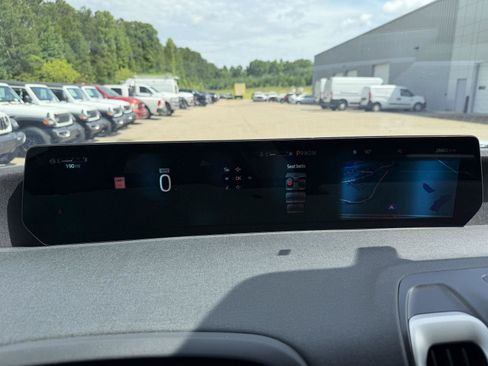 Used 2025 Ford Expedition Active AWD/4WD image 10