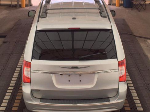Used 2011 Chrysler Town & Country Touring FWD image 5