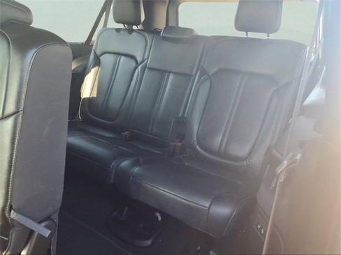 Used 2024 Jeep Wagoneer L Series II image 31