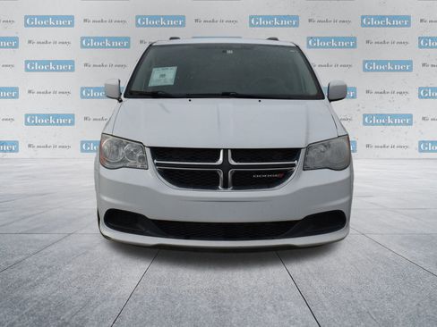 Used 2016 Dodge Grand Caravan SXT image 2