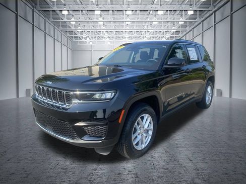 Used 2023 Jeep Grand Cherokee Laredo w/ Luxury Tech Group I AWD/4WD image 11