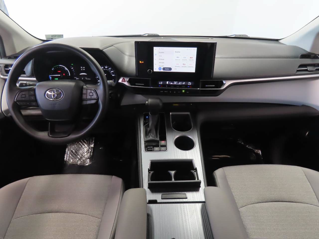 Used 2025 Toyota Sienna LE FWD image 16