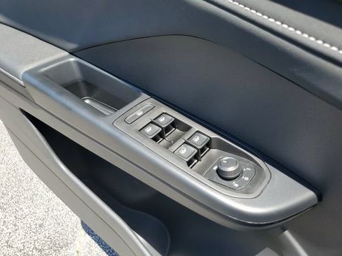 Certified 2025 Volkswagen Taos SE AWD/4WD image 30