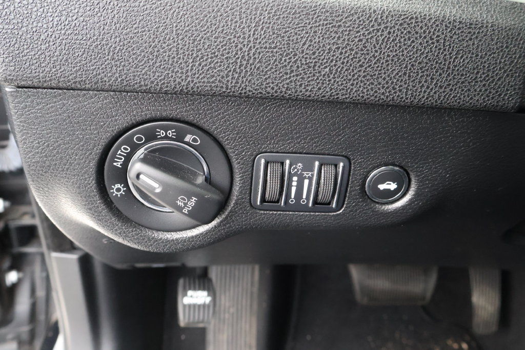 Used 2023 Chrysler 300 S w/ Comfort Group RWD image 18