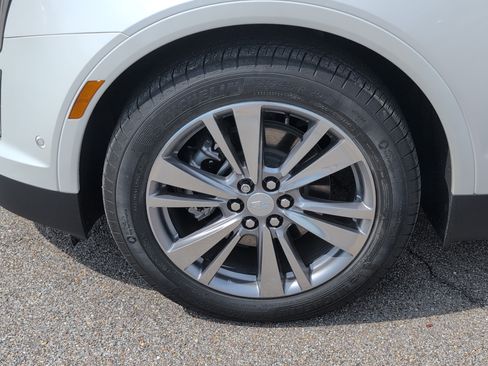 Certified 2025 Cadillac XT5 Premium Luxury w/ Technology Package FWD image 11