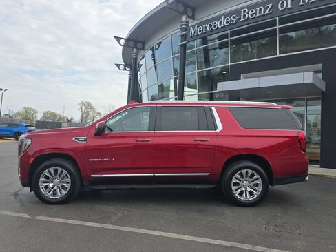 Used 2022 GMC Yukon XL Denali AWD/4WD image 2