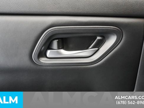 Used 2024 Nissan Rogue SV image 53