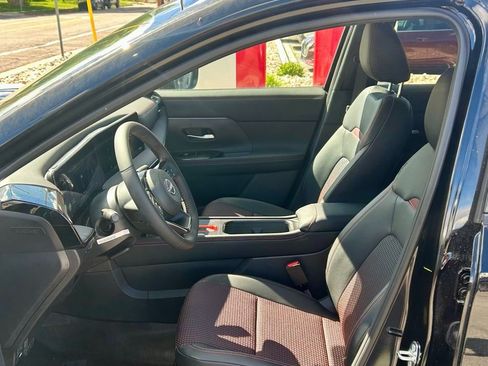 New 2026 Nissan Kicks SR FWD image 7