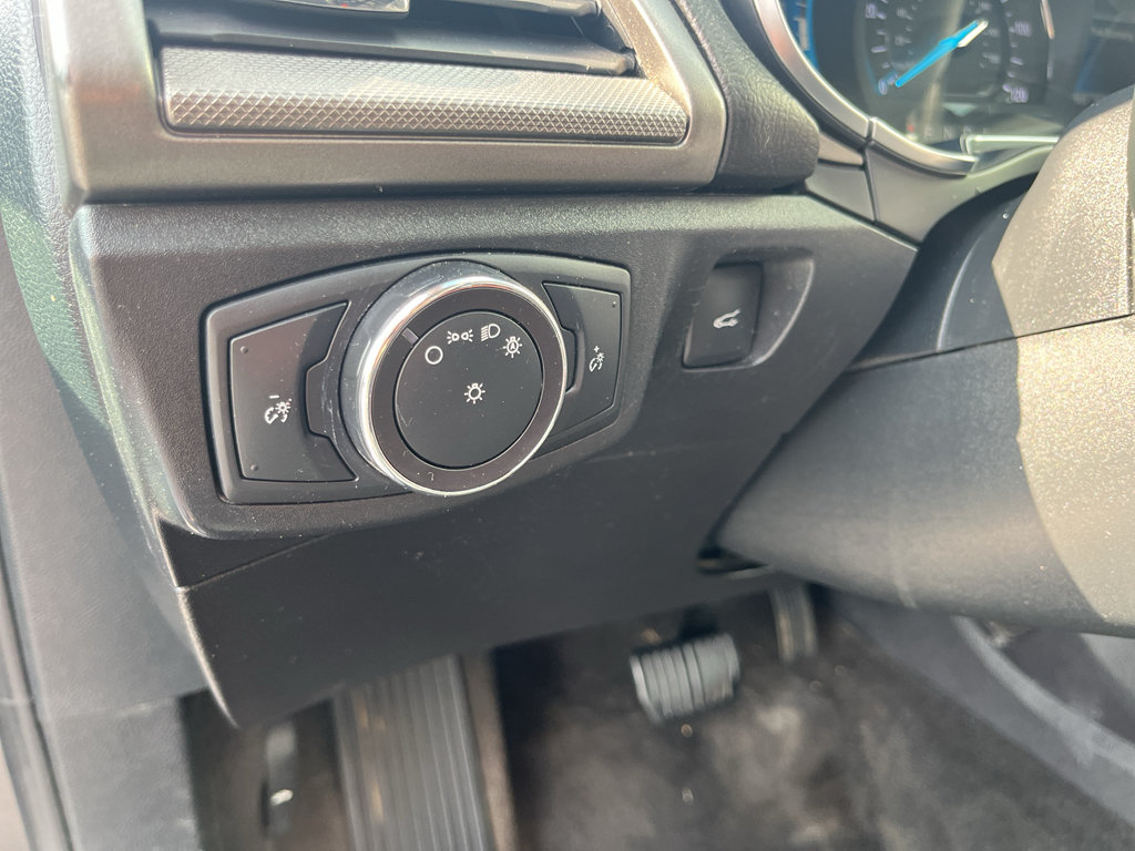 Used 2018 Ford Fusion SE FWD image 13