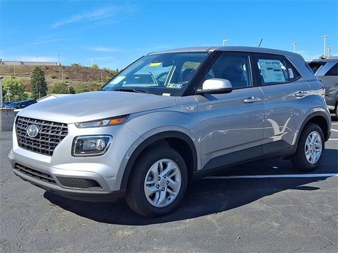 New 2026 Hyundai Venue SE image 2