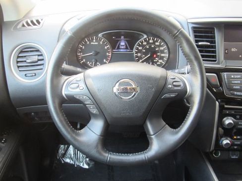 Used 2020 Nissan Pathfinder SV image 31