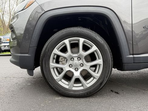 Used 2022 Jeep Compass Latitude AWD/4WD image 8