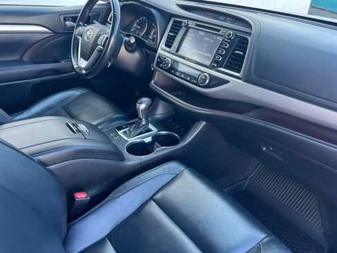Used 2018 Toyota Highlander XLE AWD/4WD image 14