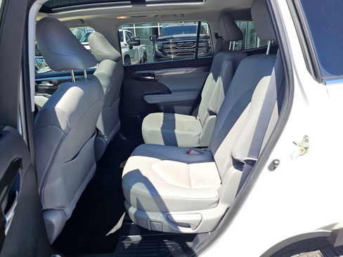 Used 2020 Toyota Highlander Platinum AWD/4WD image 19