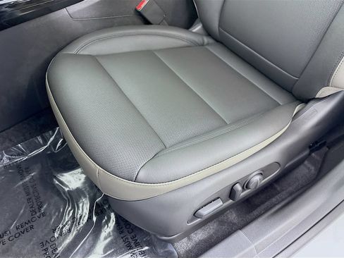 New 2026 Chevrolet Trax ACTIV w/ Sunroof Package FWD image 23