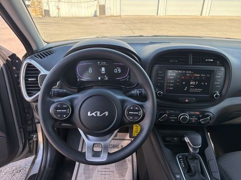 Used 2024 Kia Soul LX w/ Option Group 015 FWD image 19