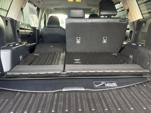 Used 2020 Toyota Highlander XLE image 17