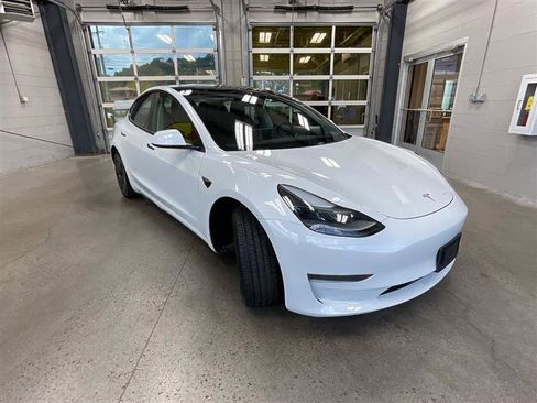 Used 2021 Tesla Model 3 Standard Range Plus RWD image 7
