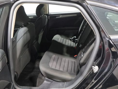 Used 2017 Ford Fusion SE FWD image 17