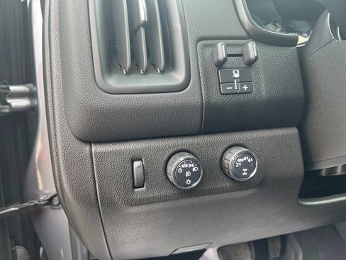 Used 2022 Chevrolet Colorado LT w/ LT Convenience Package AWD/4WD image 15