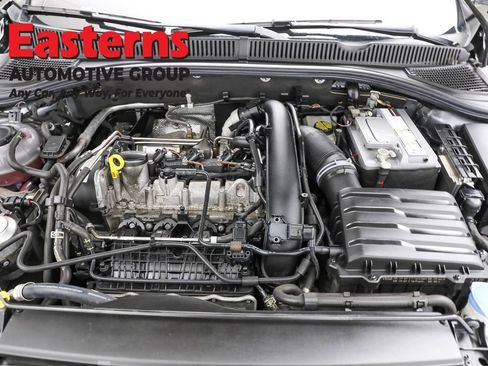 Used 2021 Volkswagen Jetta SE w/ SE Cold Weather Package image 7