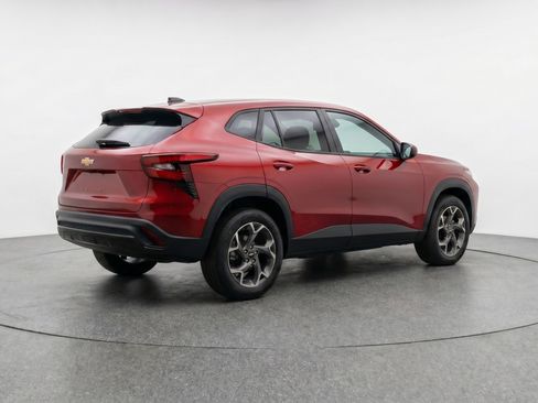 Used 2025 Chevrolet Trax LT w/ LT Convenience Package FWD image 9
