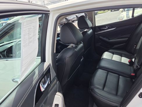 Used 2023 Nissan Maxima SV w/ Floor Mat Group FWD image 7