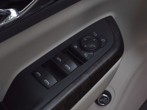 Used 2023 GMC Acadia Denali w/ Denali Ultimate Package image 28