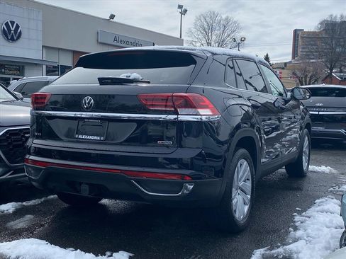 Used 2022 Volkswagen Atlas Cross Sport SE w/ Panoramic Sunroof Package image 3
