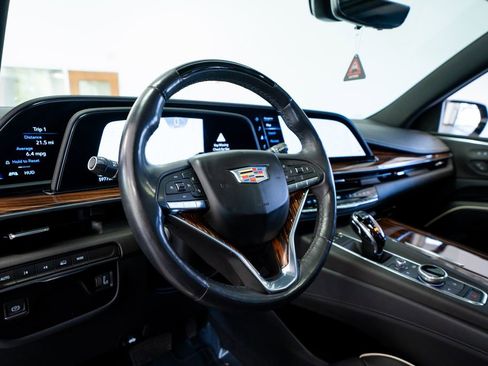 Used 2023 Cadillac Escalade Premium Luxury AWD/4WD image 33