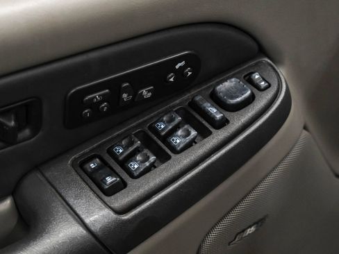 Used 2003 Chevrolet Suburban LT w/ LT Preferred Equipment Group RWD image 37