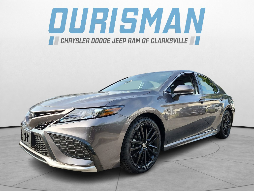 Used 2024 Toyota Camry XSE FWD image 3