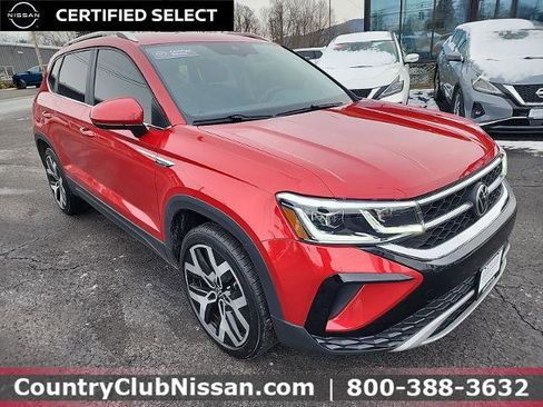 Used 2022 Volkswagen Taos SEL image 2