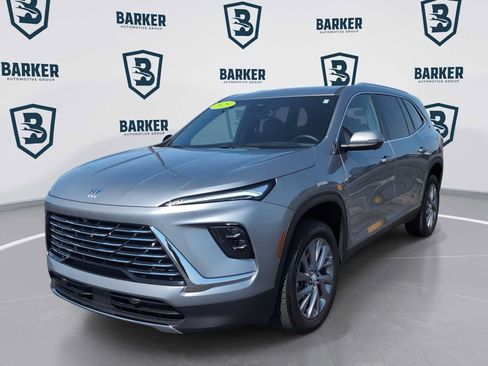Used 2025 Buick Enclave Preferred AWD/4WD image 1