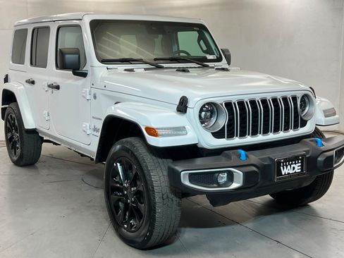 Used 2024 Jeep Wrangler Unlimited Sahara AWD/4WD image 7