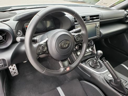 Used 2023 Toyota GR86 Premium w/ ALL Weather Mat Package (TMS) RWD image 11