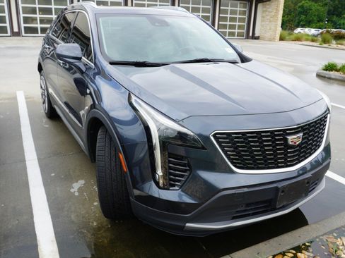 Used 2020 Cadillac XT4 Premium Luxury FWD image 3