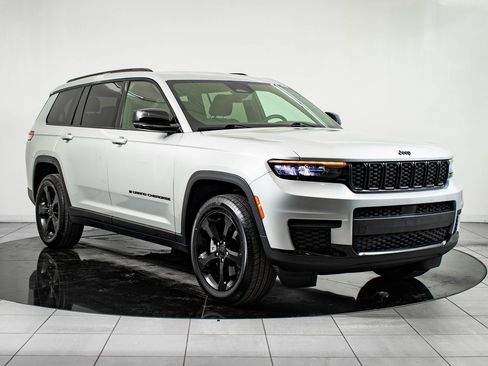 Used 2021 Jeep Grand Cherokee L Laredo image 5