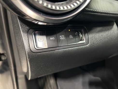 Used 2025 Chevrolet Equinox LT AWD/4WD image 13